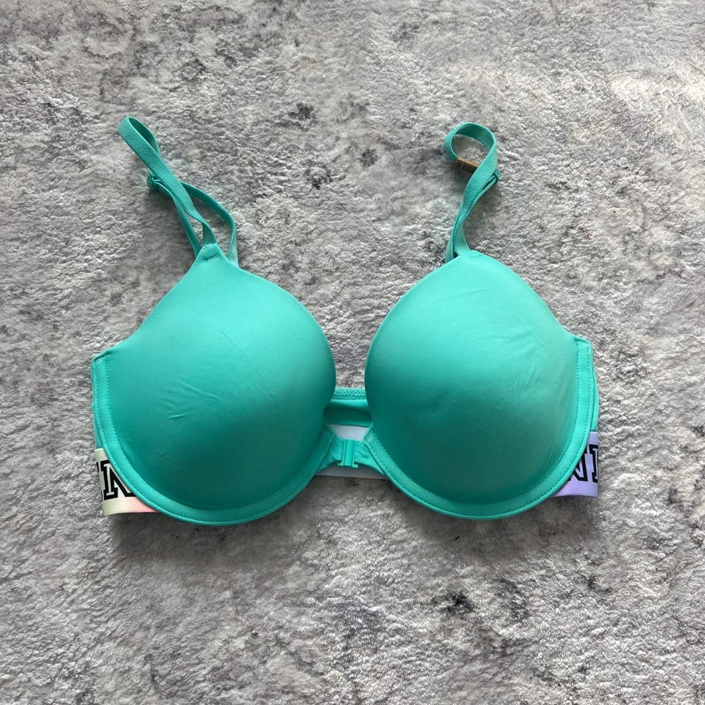 Brand new VS PINK lightly lined front closure tee shirt bra